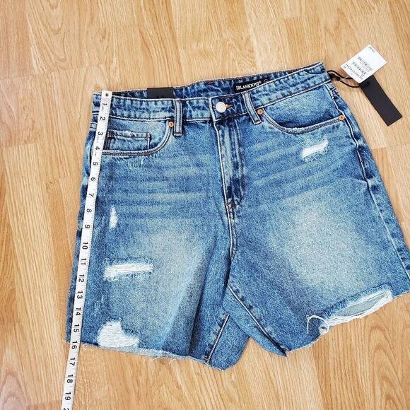 NEW! BLANK NYC | 'TheWarren' Work With Me Mid-thigh Distressed Jean Shorts sz 29 - Picture 9 of 13